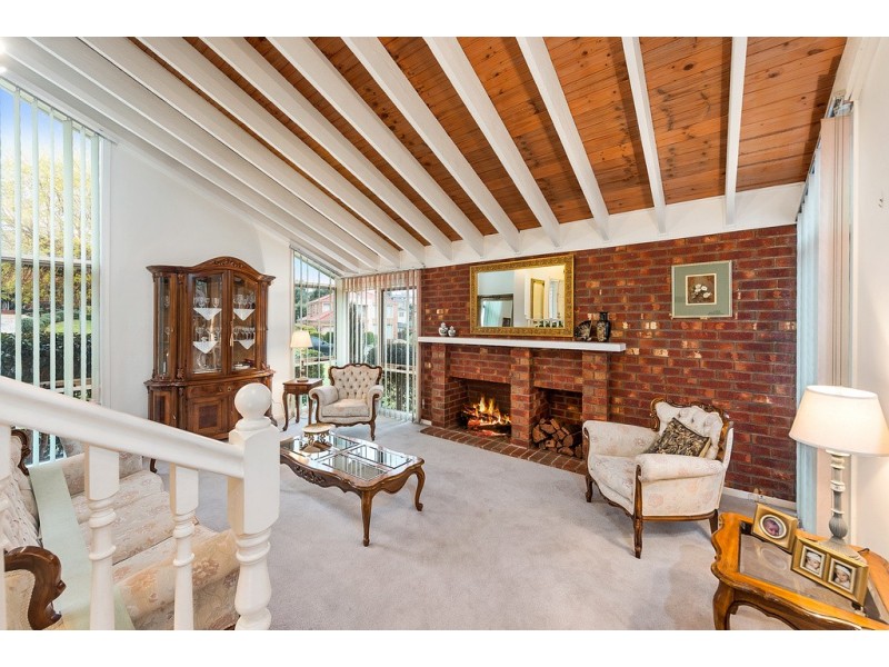 31 Tidcombe Crescent, Doncaster East VIC 3109