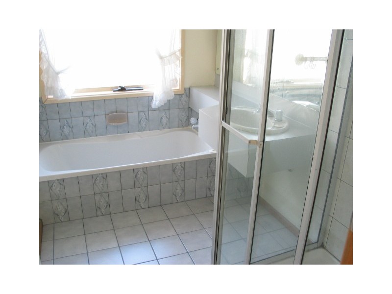 61 Sydney Parkinson Avenue, Endeavour Hills VIC 3802