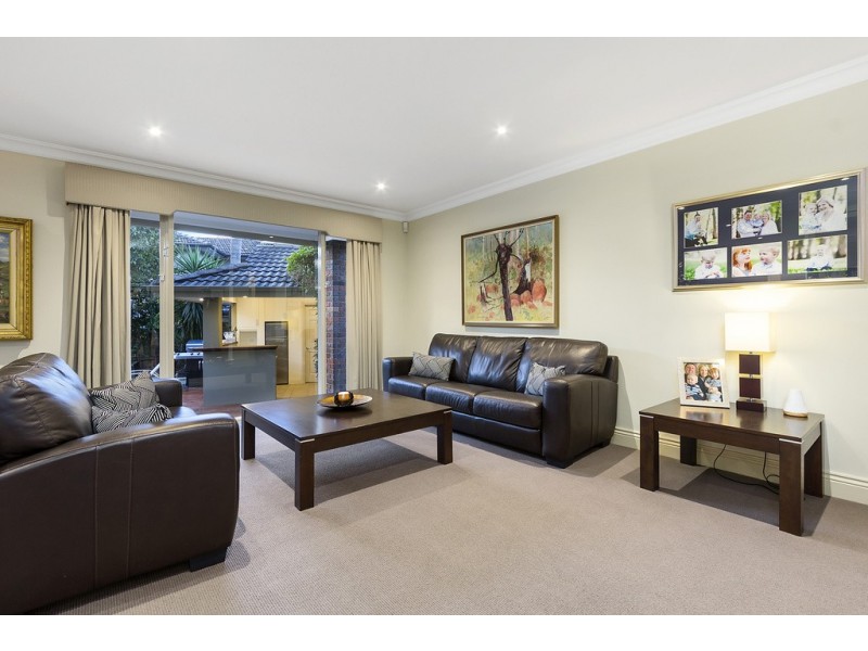 8 Rowallan Court, Doncaster East VIC 3109