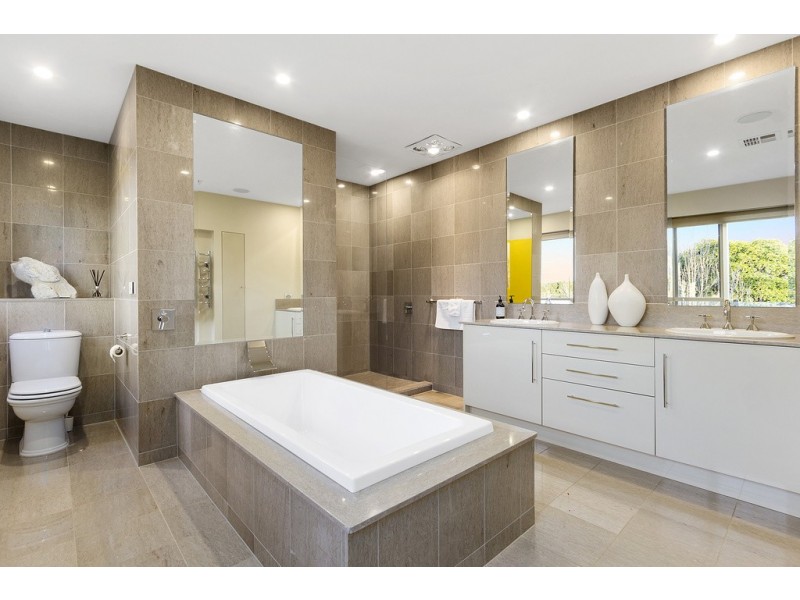 8 Rowallan Court, Doncaster East VIC 3109