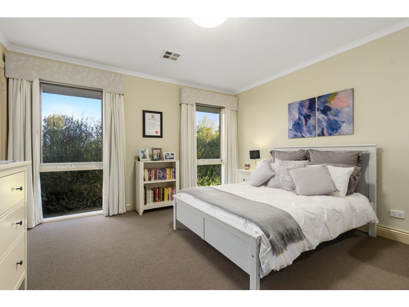 8 Rowallan Court, Doncaster East VIC 3109