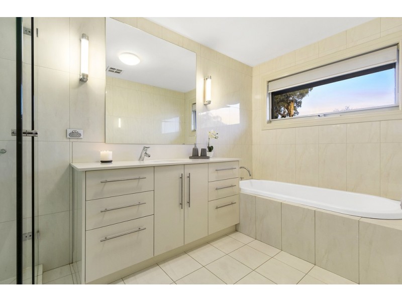 8 Rowallan Court, Doncaster East VIC 3109