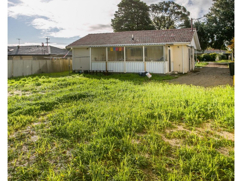 6B Keeley Way, Girrawheen WA 6064