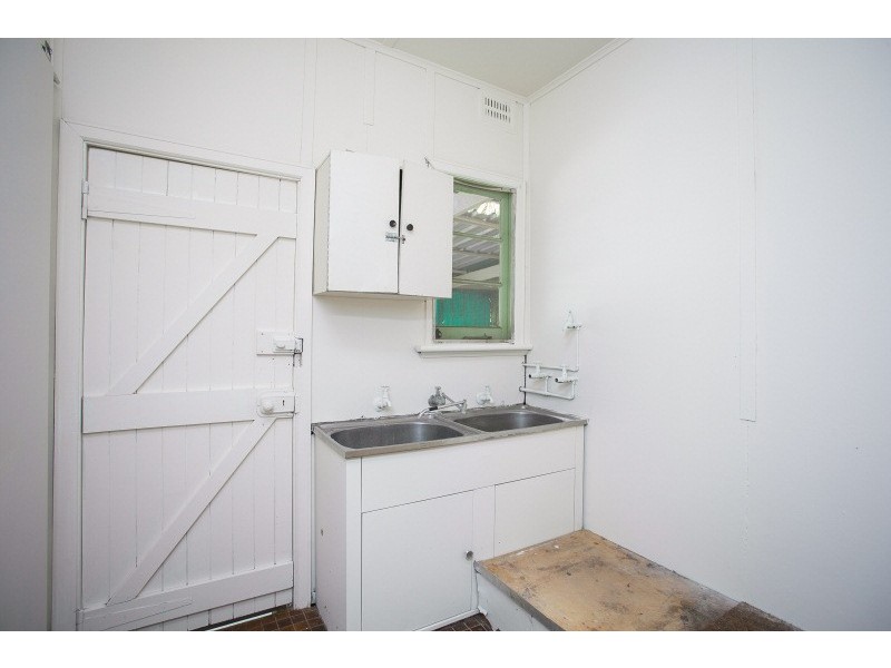 2 Kalara Way, Koongamia WA 6056