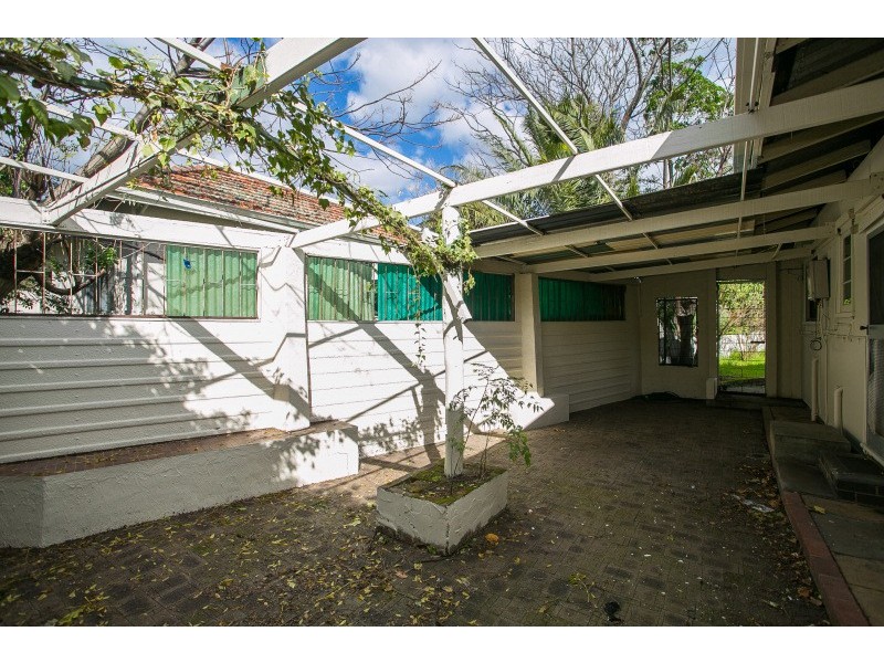 2 Kalara Way, Koongamia WA 6056