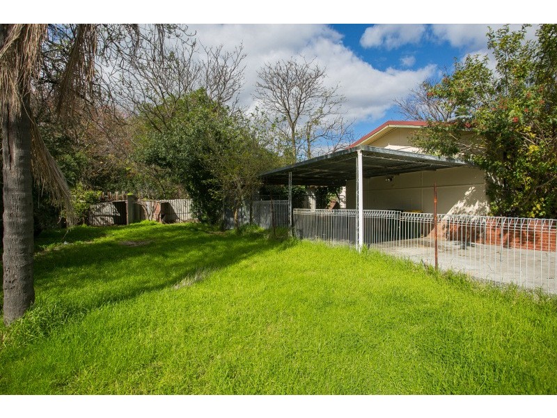 2 Kalara Way, Koongamia WA 6056