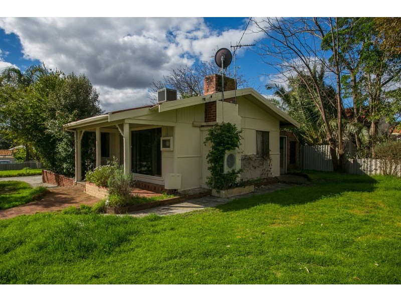 2 Kalara Way, Koongamia WA 6056