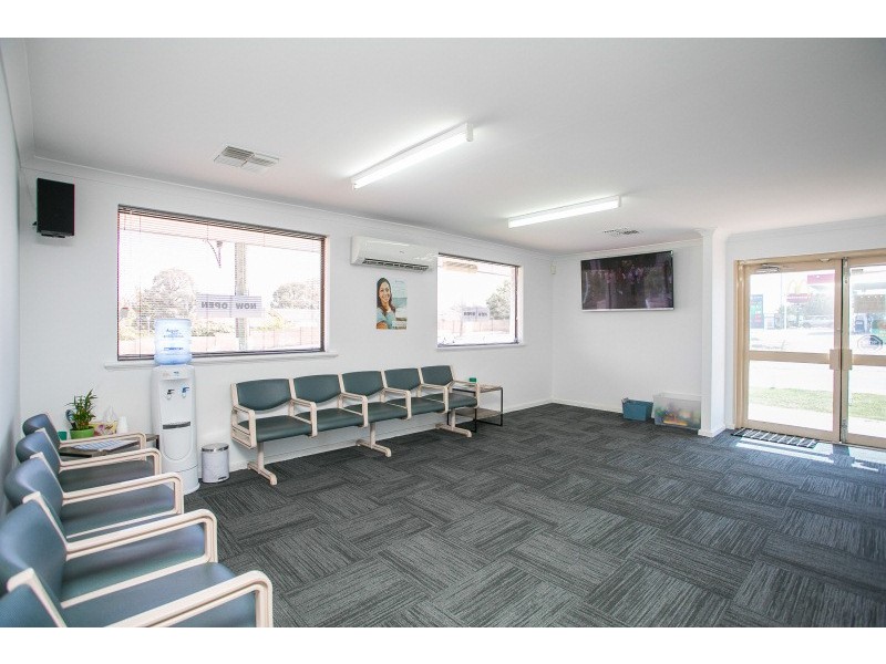 2 Hull way, Beechboro WA 6063