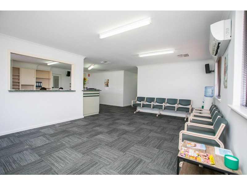 2 Hull way, Beechboro WA 6063