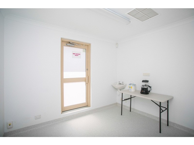 2 Hull way, Beechboro WA 6063