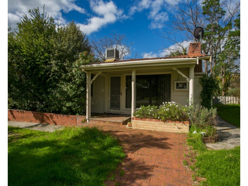 2 Kalara Way, Koongamia WA 6056