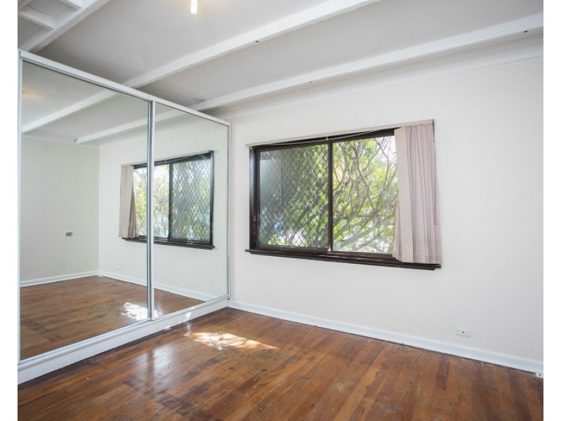 2 Kalara Way, Koongamia WA 6056