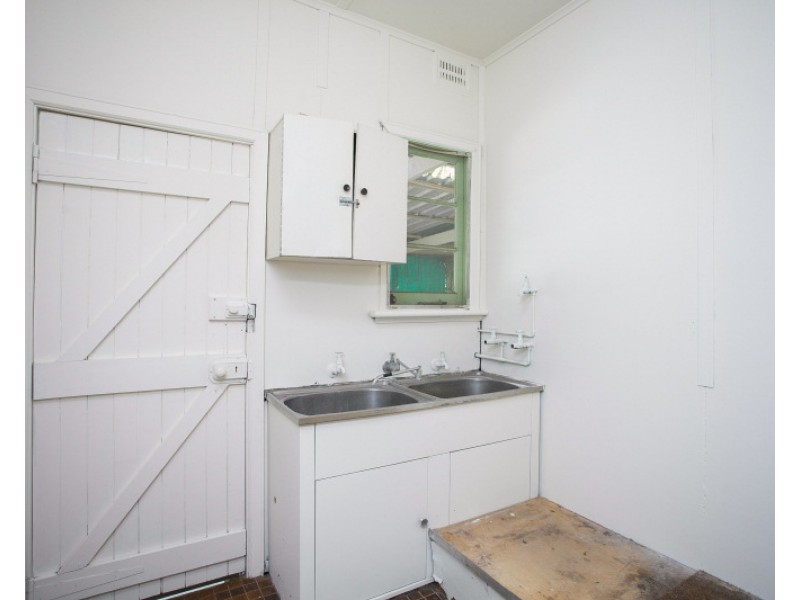 2 Kalara Way, Koongamia WA 6056