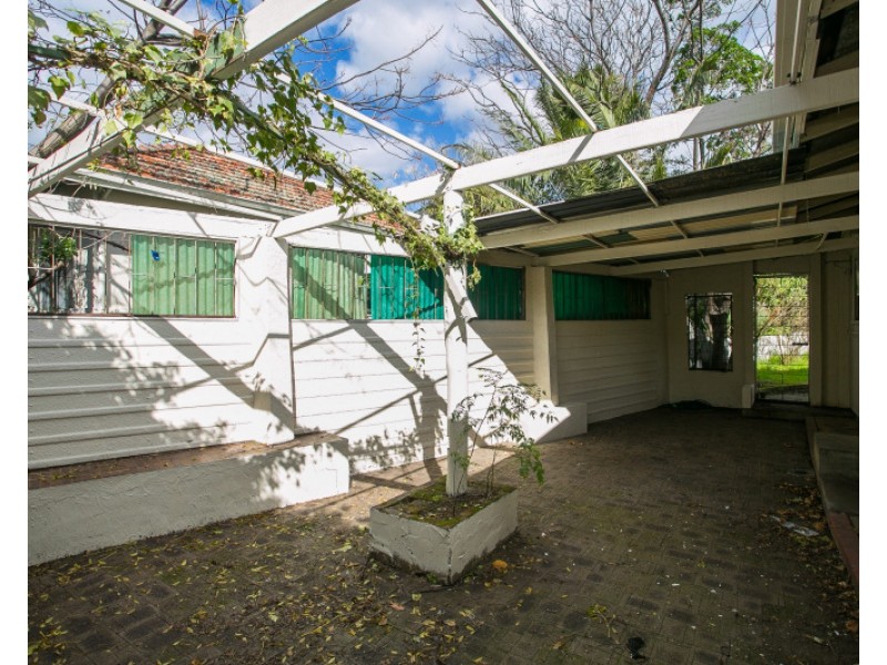 2 Kalara Way, Koongamia WA 6056