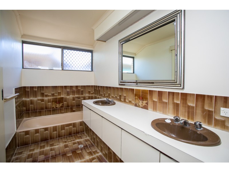 8 Pepper Close, Ballajura WA 6066