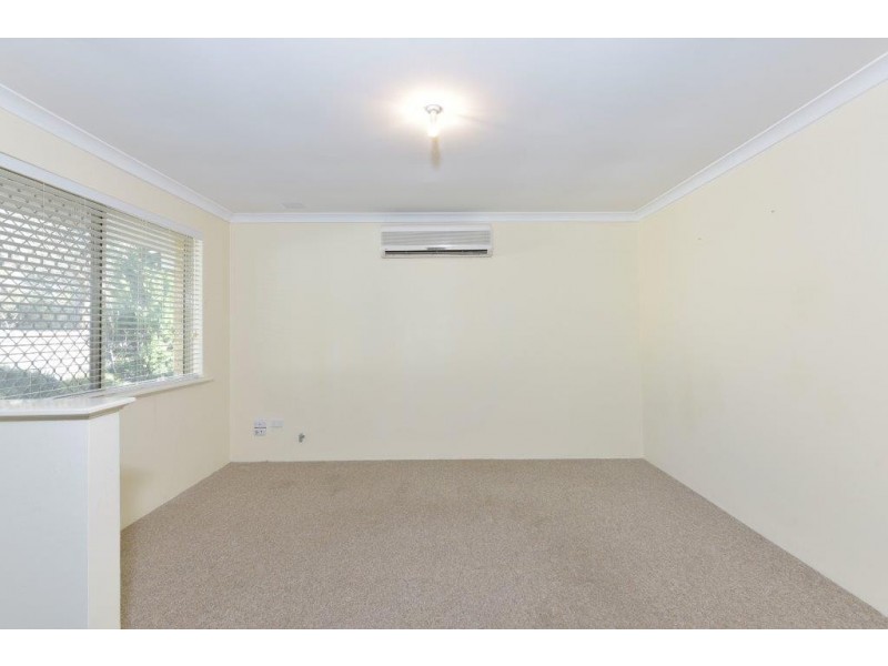 2/33 Holmesdale Road, Woodbridge WA 6056