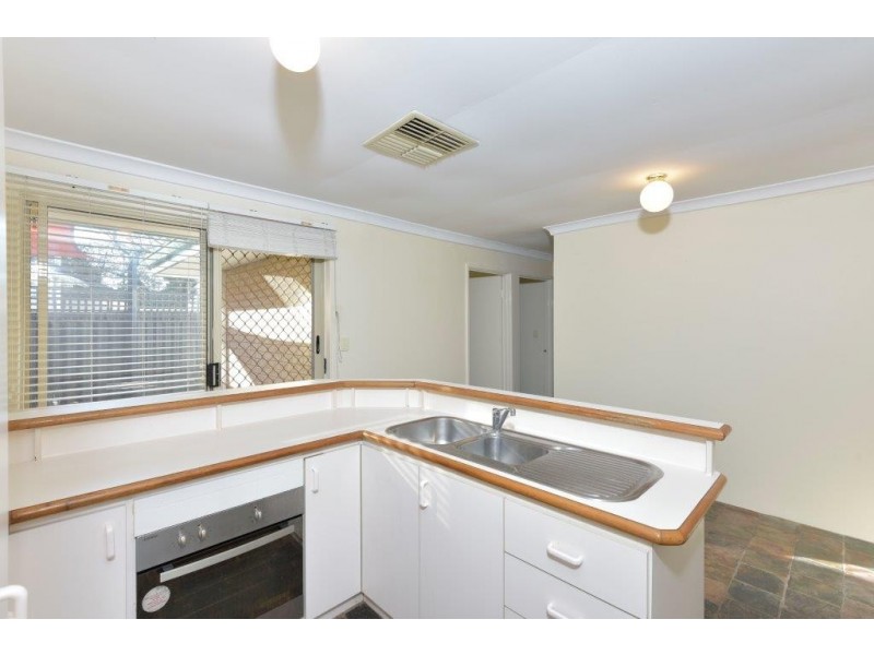 2/33 Holmesdale Road, Woodbridge WA 6056