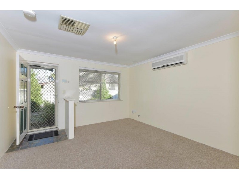 2/33 Holmesdale Road, Woodbridge WA 6056