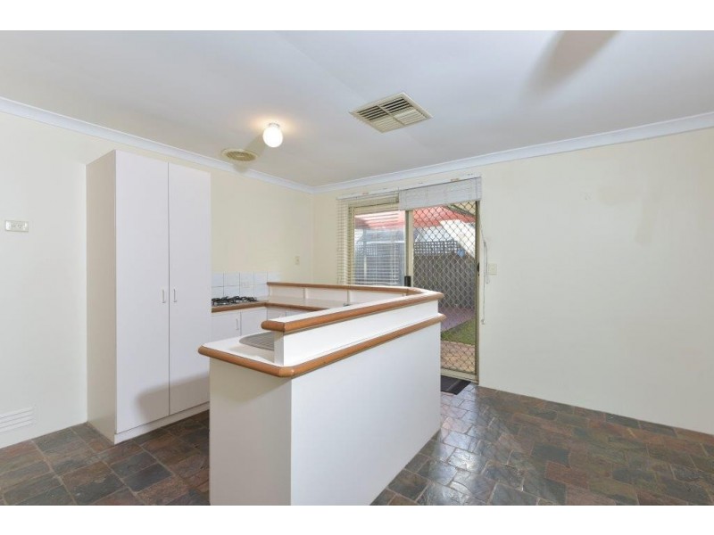 2/33 Holmesdale Road, Woodbridge WA 6056