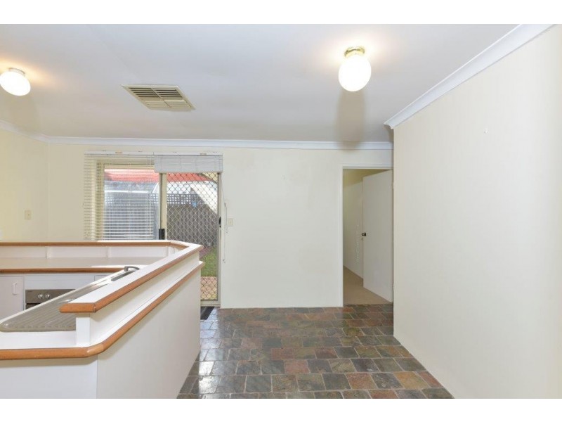 2/33 Holmesdale Road, Woodbridge WA 6056