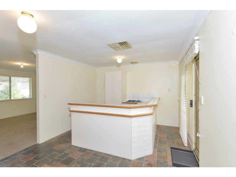 2/33 Holmesdale Road, Woodbridge WA 6056