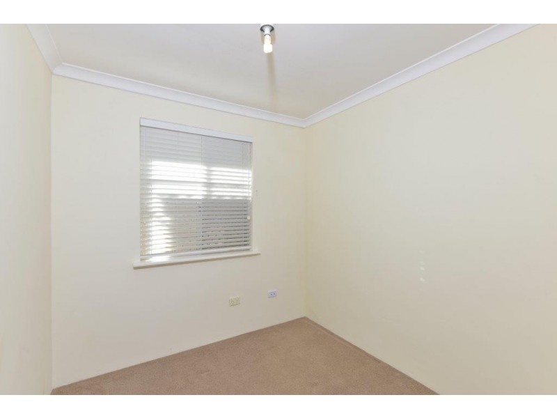 2/33 Holmesdale Road, Woodbridge WA 6056