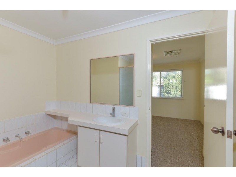 2/33 Holmesdale Road, Woodbridge WA 6056