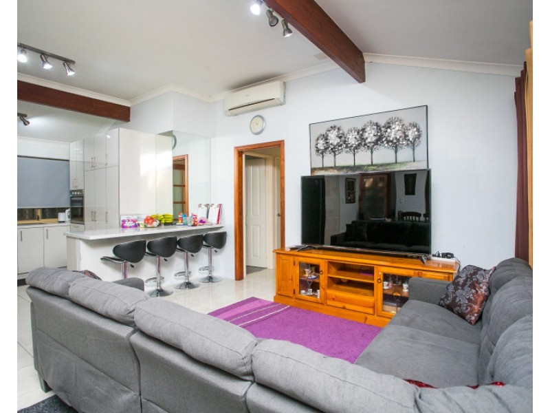 10 Pikes Close, Caversham WA 6055