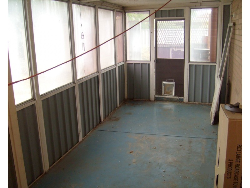 8 Southgate Road, Langford WA 6147