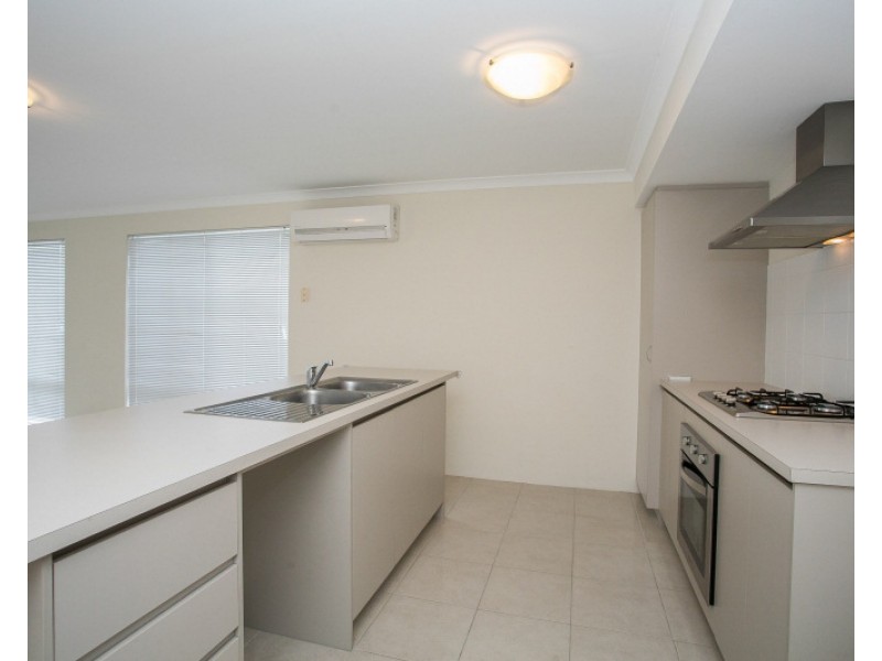 12 Summerville Boulevard, Caversham WA 6055