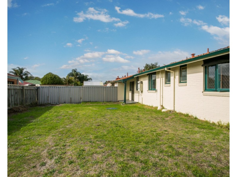 16 Scanlon Way, Lockridge WA 6054