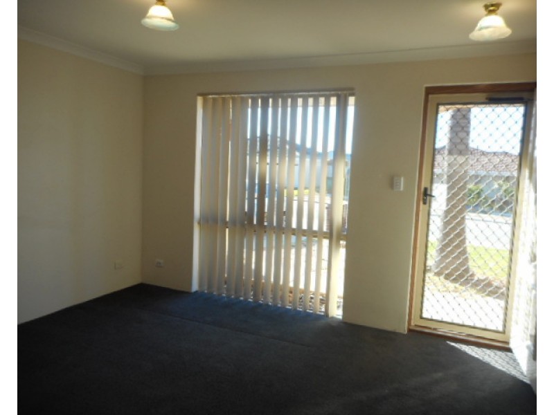 8 Brookside Gardens, Caversham WA 6055