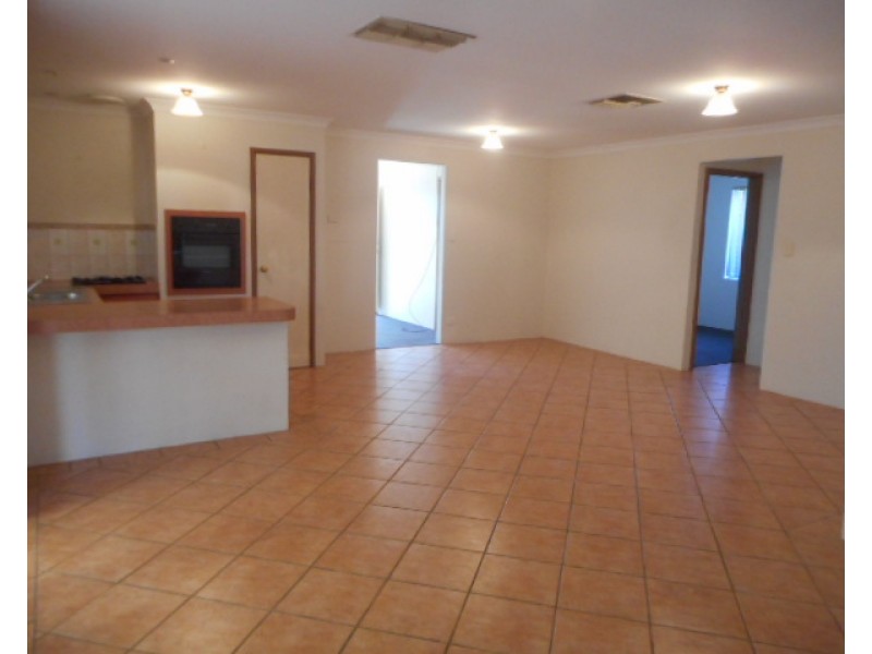 8 Brookside Gardens, Caversham WA 6055