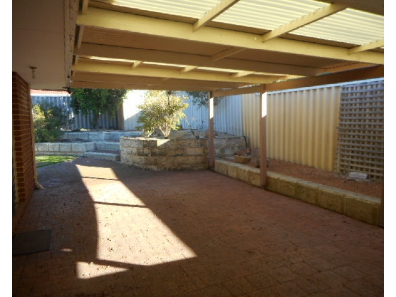 8 Brookside Gardens, Caversham WA 6055