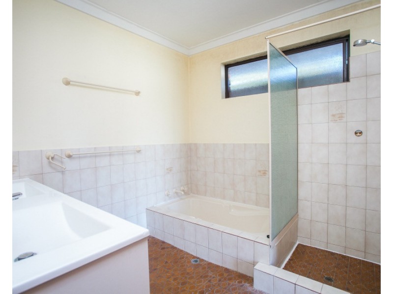 6 Edge Place, Dianella WA 6059