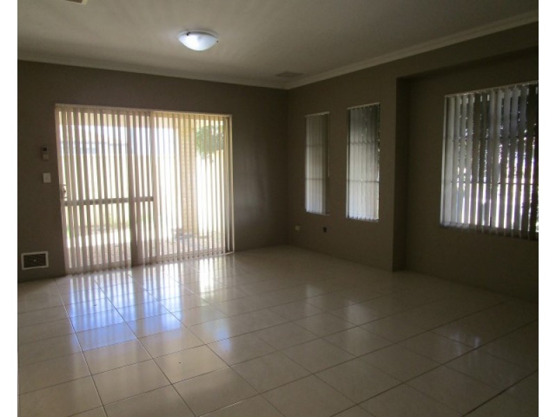 10 La Trobe Street, Landsdale WA 6065