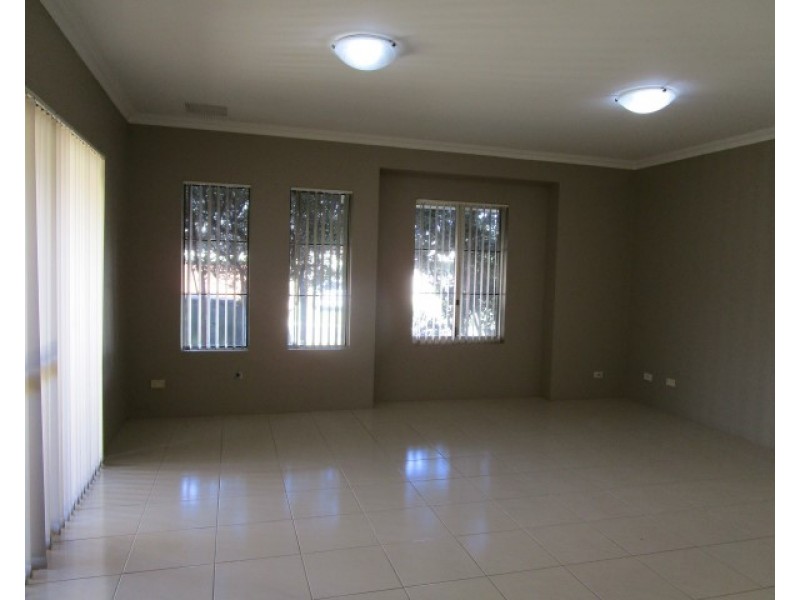 10 La Trobe Street, Landsdale WA 6065