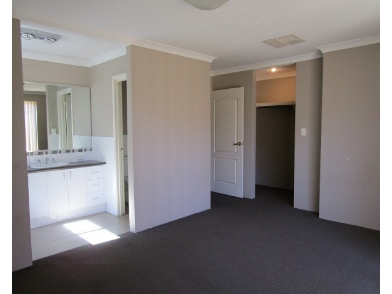 10 La Trobe Street, Landsdale WA 6065