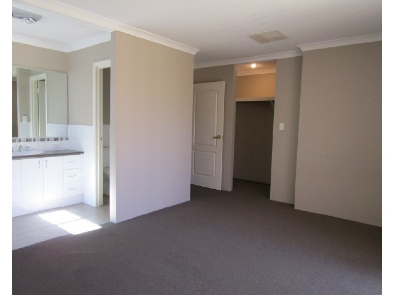 10 La Trobe Street, Landsdale WA 6065