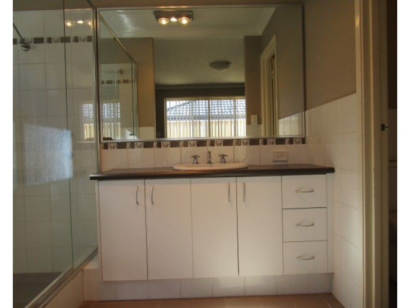 10 La Trobe Street, Landsdale WA 6065