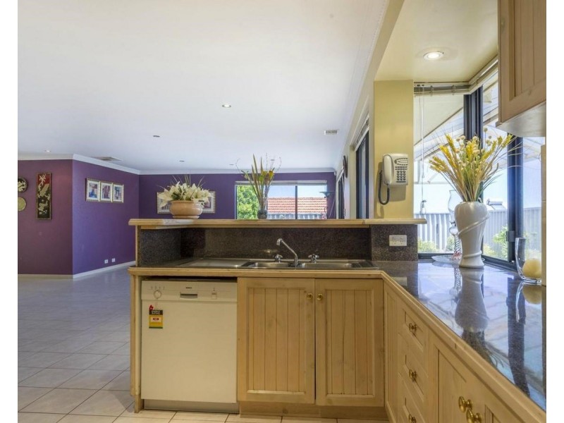 15 Bellerive Boulevard, Madeley WA 6065