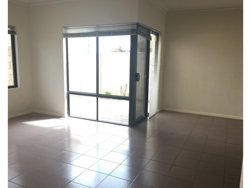 1/12  Leila Street, Cannington WA 6107