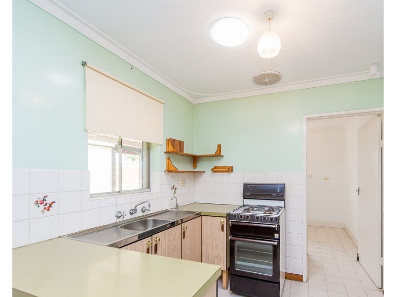 31 Embleton Avenue, Embleton WA 6062