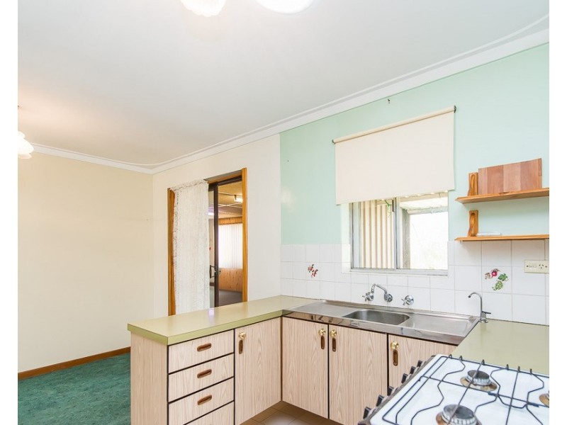 31 Embleton Avenue, Embleton WA 6062