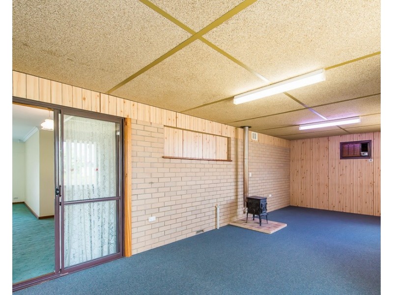 31 Embleton Avenue, Embleton WA 6062