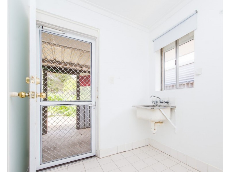 31 Embleton Avenue, Embleton WA 6062