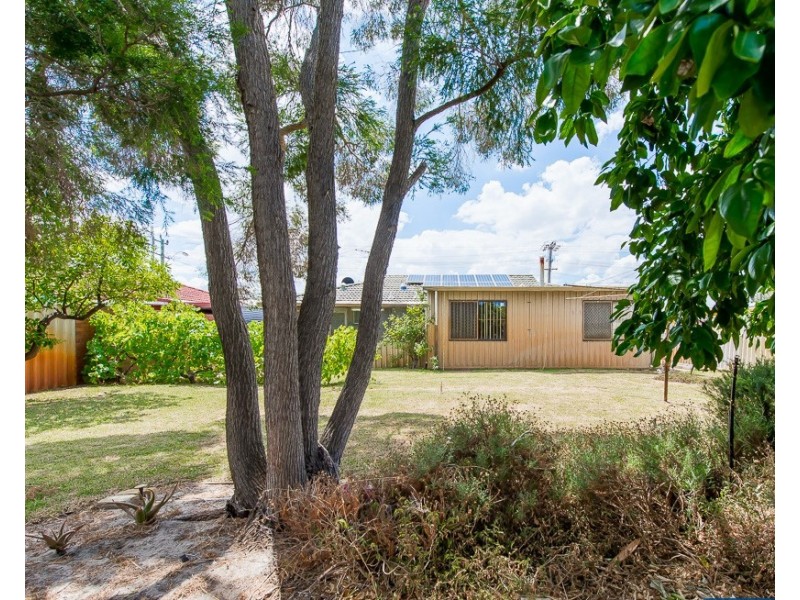 31 Embleton Avenue, Embleton WA 6062