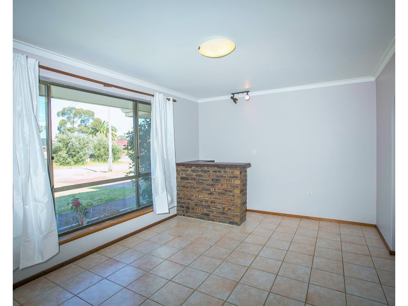 11  Dean Place, Lockridge WA 6054