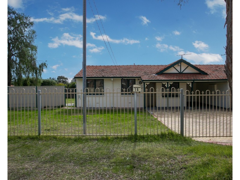 16 Scanlon Way, Lockridge WA 6054