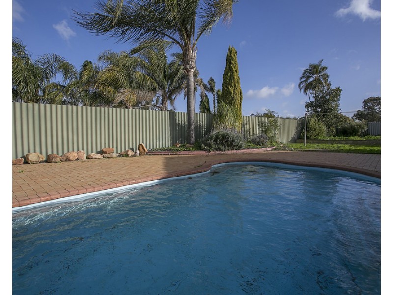 14 Chireton Place, Beechboro WA 6063
